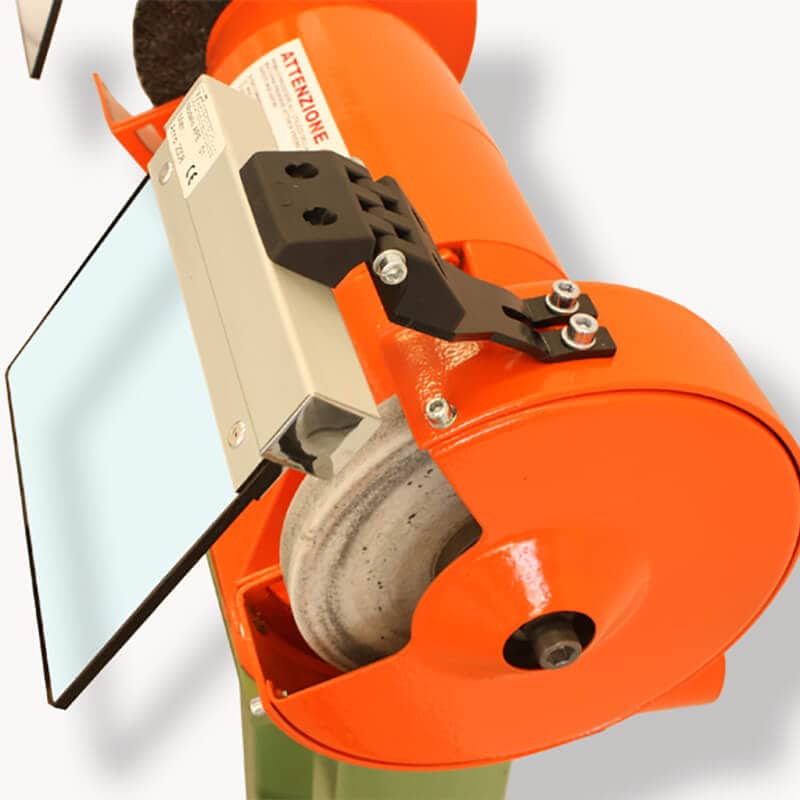 Utilisation du Protecteur pour touret MST-MA02 sur un touret à meuler